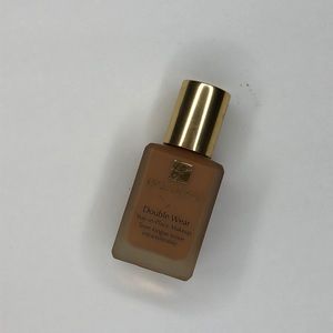Estée Lauder Double Wear Foundation - Sandalwood